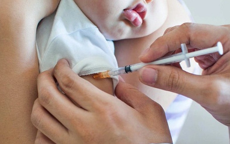 Tiêm vaccine là biện pháp phòng bệnh ho gà chủ động và hiệu quả nhất.