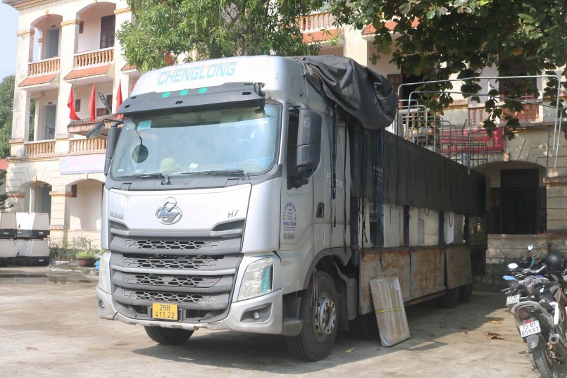 Tuyên Quang: Tạm giữ 3 tấn đường cát nhập lậu