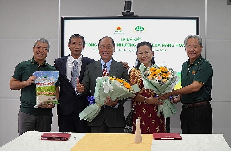 Tập đoàn Lộc Trời ký kết hợp đồng nhượng quyền sản xuất giống lúa Nàng Hoa 9..