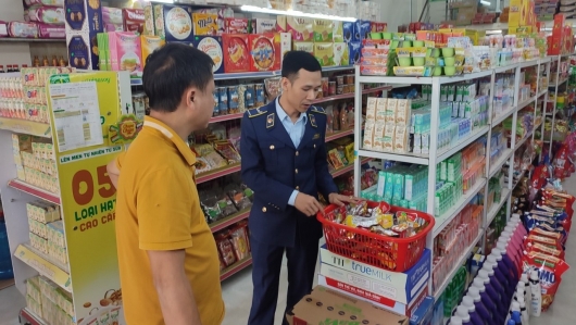 Thái Nguyên: Tăng cường kiểm tra, xử lý vi phạm đối với thực phẩm bán cho học sinh