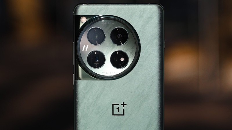 OnePlus 12: Thiết kế sang trọng, RAM khủng