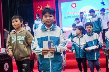 Tân Hiệp Phát tiếp tục trao tặng 150 phần học bổng trị giá 300 triệu đồng cho học sinh khó khăn tại Hà Nam