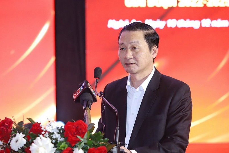 Đồng chí Đỗ Minh Tuấn, Phó Bí thư Tỉnh ủy, Chủ tịch UBND tỉnh Thanh Hóa phát biểu tham luận tại hội nghị.
