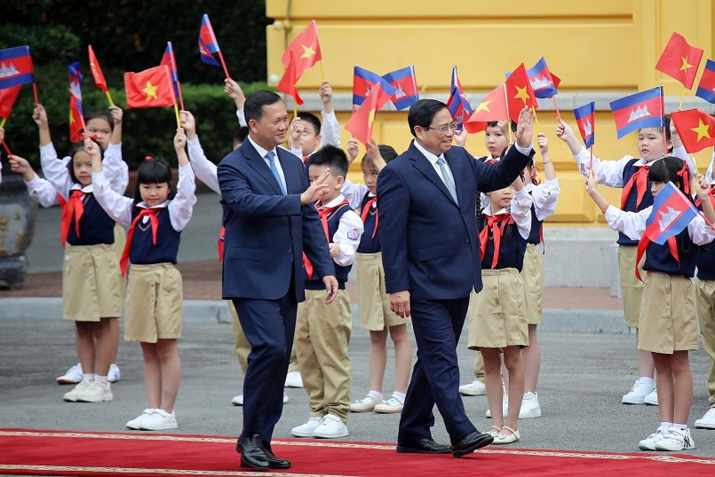 Thủ tướng Phạm Minh Chính và Thủ tướng Campuchia Hun Manet. Ảnh Đậu Tiến Đạt