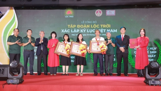 Lộc Trời xác lập thêm 3 kỷ lục Việt Nam, đánh dấu mốc son 30 năm phát triển bền vững