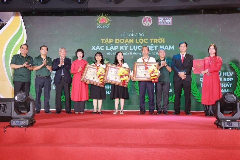 Công ty Cổ phần Tập đoàn Lộc Trời vừa được trao thêm 3 kỷ lục Việt Nam mới