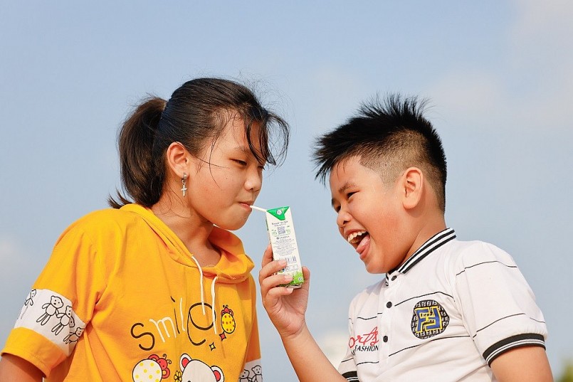 Niềm vui uống sữa của các em nhỏ là động lực lớn lao để Vinamilk bền bỉ duy trì chương trình Quỹ sữa Vươn cao Việt Nam trong suốt 16 năm qua