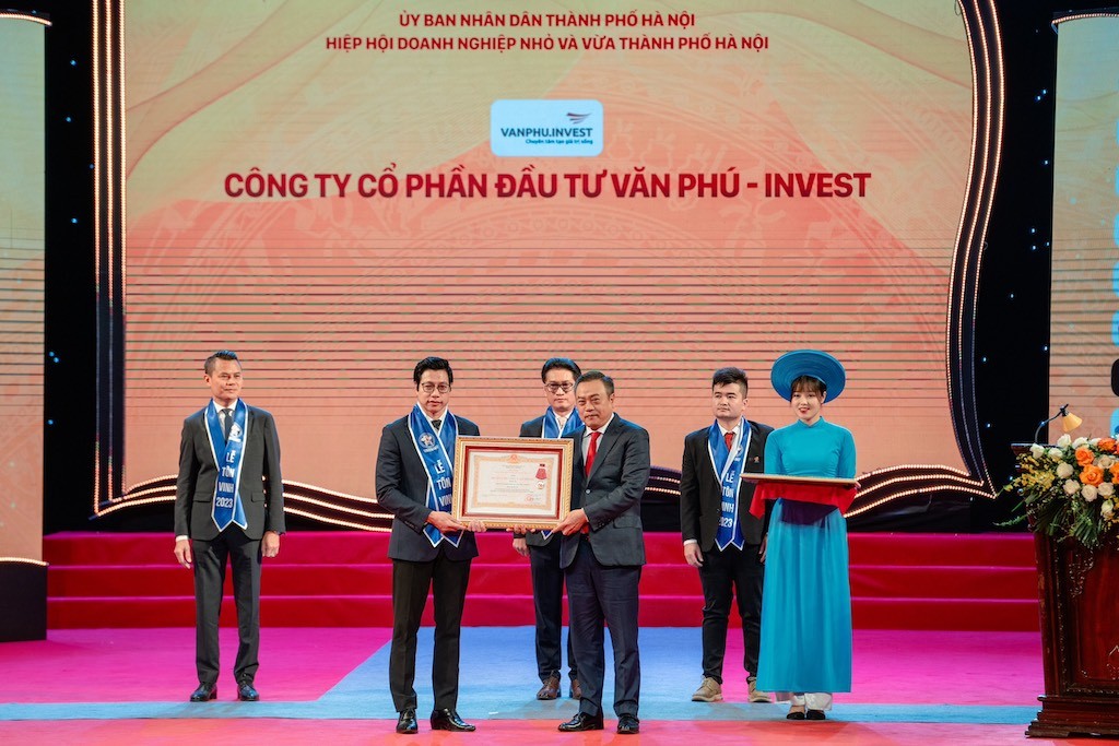 Văn Phú - Invest đón nhận Huân chương lao động hạng Ba