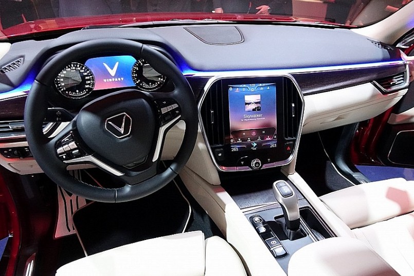 VinFast Lux SA2.0: SUV 7 chỗ, mạnh mẽ và an toàn