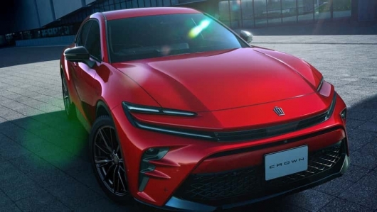 Toyota đã chính thức ra mắt ô tô Crown Sport PHEV 2024 tại Nhật Bản