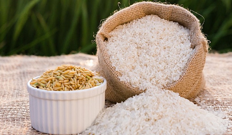 Giá lúa gạo hôm nay ngày 26/12: Đồng loạt đi ngang