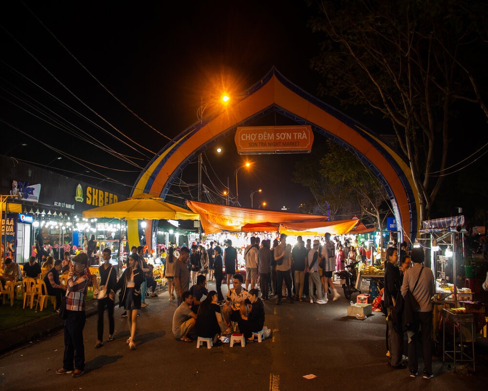 Đà Nẵng: Người dân, du khách rộn ràng đón năm mới