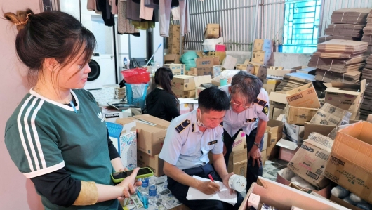 Bà Rịa - Vũng Tàu: Thu giữ hơn 4.000 sản phẩm nhập lậu tại cơ sở livestream