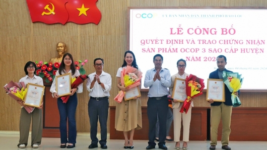 Lâm Đồng: Bảo Lộc trao chứng nhận sản phẩm OCOP 3 sao cho các chủ thể