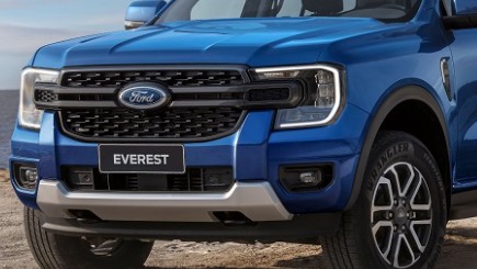 Ford Everest 2023: Xe SUV 7 chỗ có ngoại hình mạnh mẽ