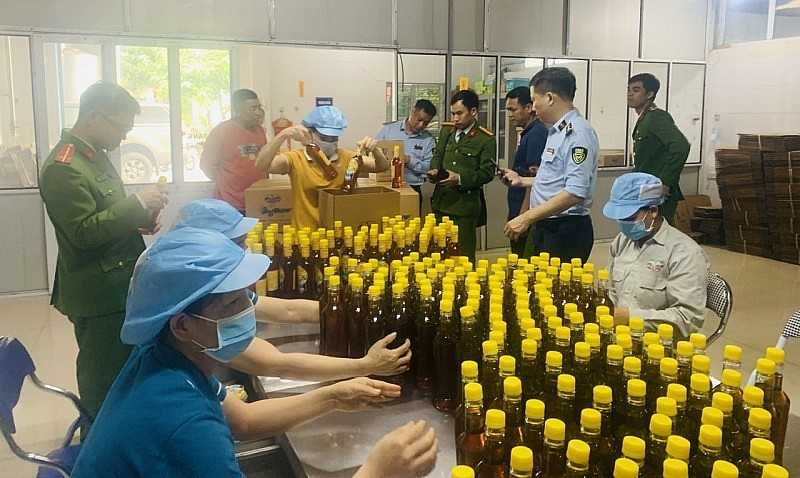 Vĩnh Phúc: Tạm giữ 11.099 chai mật ong giả