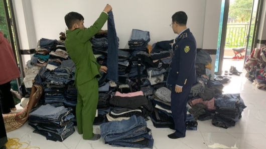 Yên Bái: Phát hiện 330 chiếc chân váy bò nữ nhập lậu