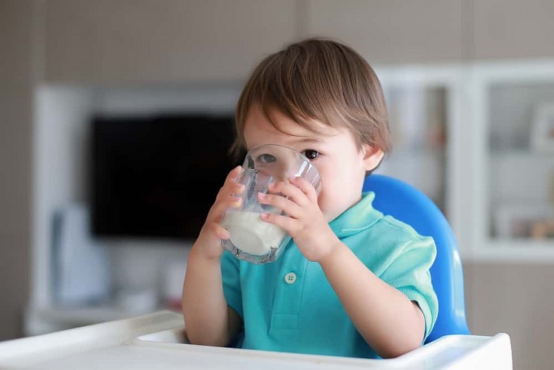 Có phải cứ uống sữa công thức là trẻ sẽ cao lớn vượt trội?