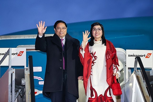 Thủ tướng Chính phủ Phạm Minh Chính và Phu nhân tới Zurich, Thụy Sĩ, bắt đầu chuyến công tác tham dự WEF Davos 2024 - Ảnh: VGP