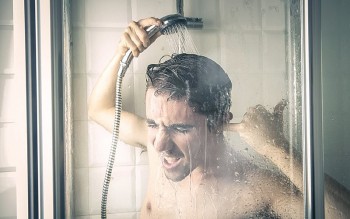 Tắm nước lạnh - Bí quyết cải thiện sức khỏe toàn diện