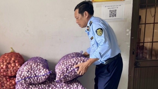 Kiên Giang: Lập biên bản xử phạt hộ kinh doanh bán 2 tấn tỏi Trung Quốc không có nhãn phụ