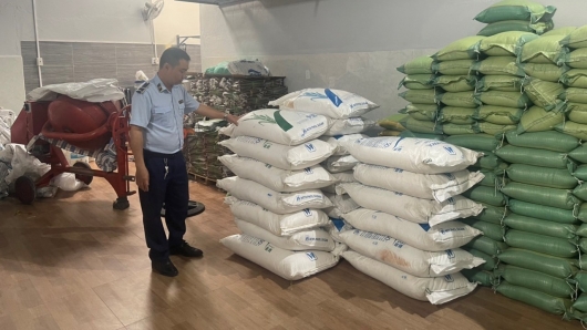 Bình Thuận: Phát hiện 4 tấn đường cát trắng nhập lậu