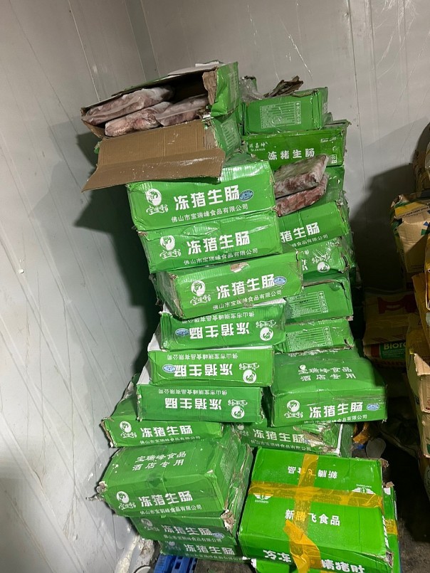 Quảng Ninh: Tạm giữ hơn 800kg xúc xích và tràng lợn nhập lậu
