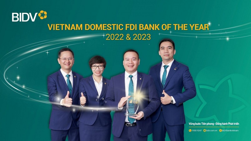 Đại diện BIDV nhận Giải thưởng Ngân hàng phục vụ khách hàng FDI tốt nhất Việt Nam năm 2023