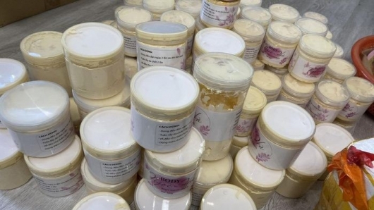 Xử phạt 24,5 triệu đồng đối với cơ sở kinh doanh kem trộn không rõ nguồn gốc