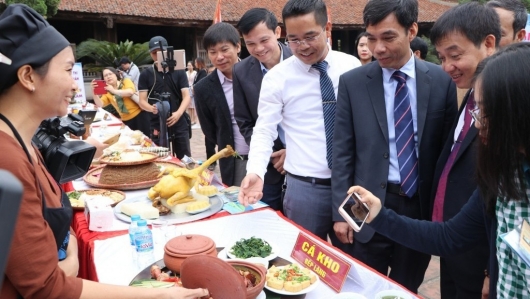 Làng cổ Đường Lâm được vinh danh là Sản phẩm Du lịch bền vững ASEAN