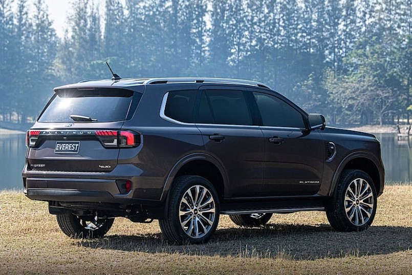 Bảng giá xe Ford Everest 2023 đầu tháng 2