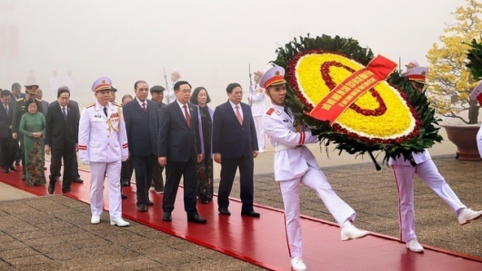 Lãnh đạo Đảng, Nhà nước vào Lăng viếng Chủ tịch Hồ Chí Minh nhân Ngày thành lập Đảng