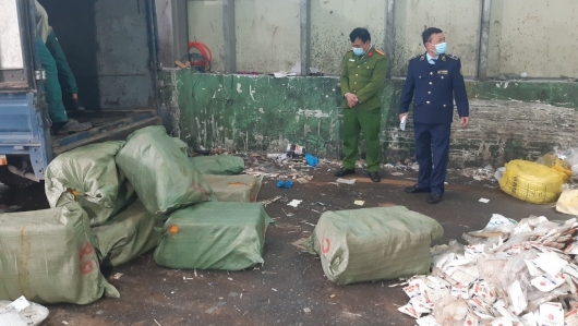Bắc Ninh: Tiêu hủy 2.5 tấn mỡ lợn không rõ nguồn gốc
