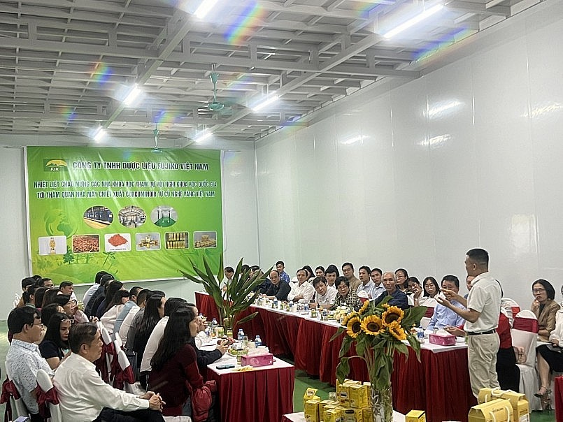 Đoàn công tác làm việc với lãnh đạo Công ty TNHH Dược liệu Fujico Việt Nam.
