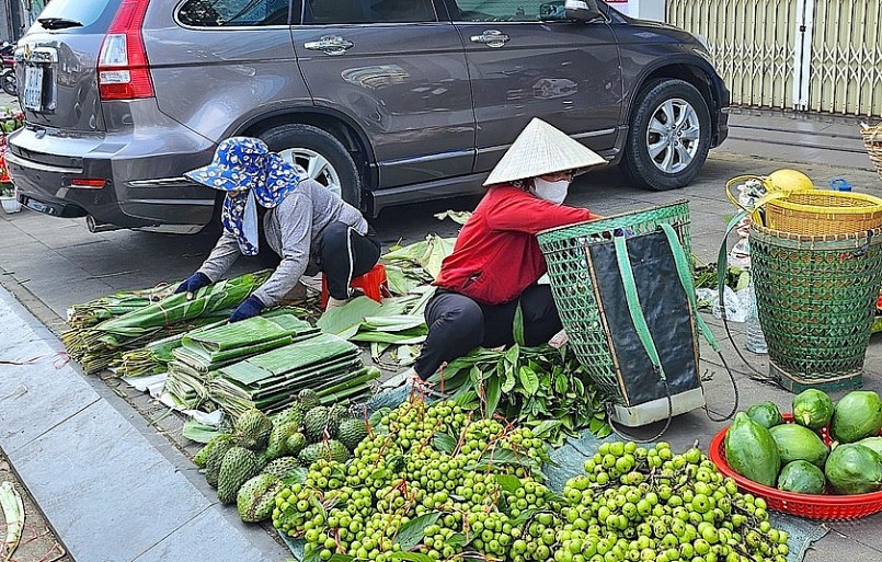Sung chùm được rao bán la liệt ở chợ Tết Nguyên đán Giáp Thìn