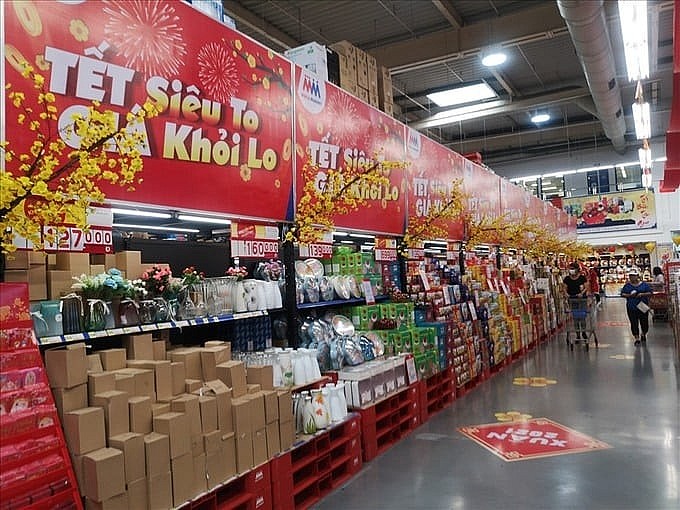 Mùng 2 Tết, nhiều siêu thị, chợ dân sinh mở cửa trở lại.