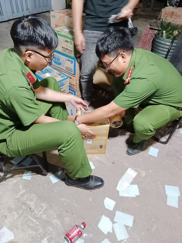 Tây Ninh: Tạm giữ lượng lớn thực phẩm nhập lậu trị giá trên 300 triệu đồng
