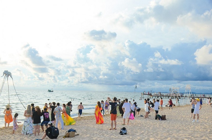 Du lịch Phú Quốc được du khách trong và ngoài nước lựa chọn làm điểm tham quan nghỉ dưỡng. Ảnh Hữu Tuấn