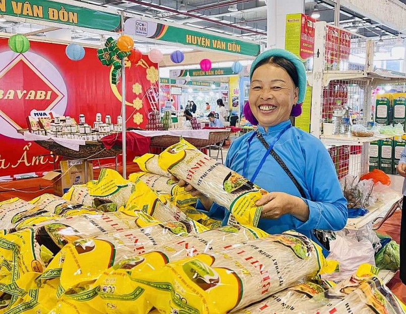 Sản phẩm OCOP Miến dong Bình Liêu được đầu tư, đổi mới mẫu mã, nâng cao chất lượng sản phẩm đáp ứng nhu cầu mua sắm của người tiêu dùng tại các kỳ hội chợ.