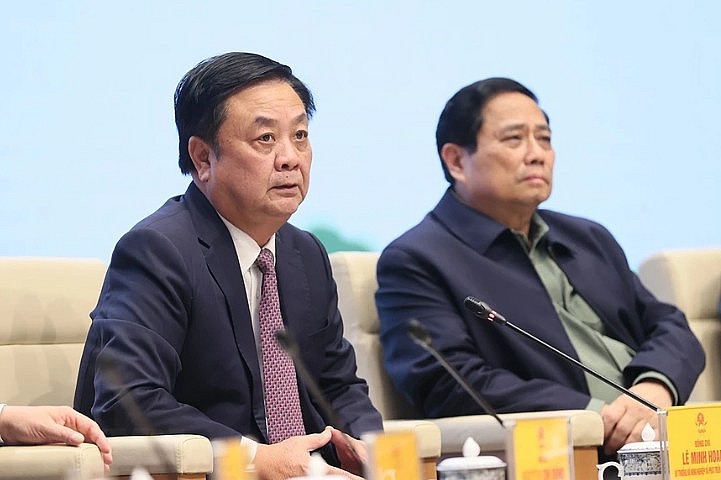 Bộ trưởng Lê Minh Hoan đối thoại với nông dân.