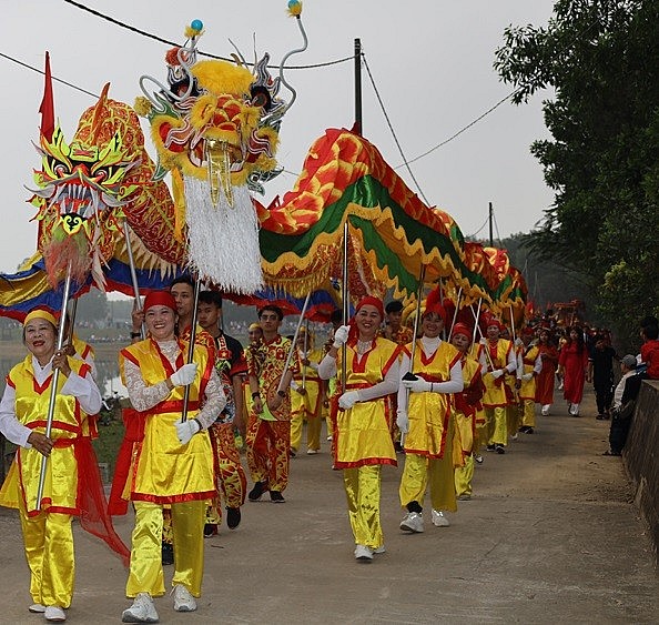Ninh Bình: Lễ hội truyền thống động Hoa Lư thu hút du khách