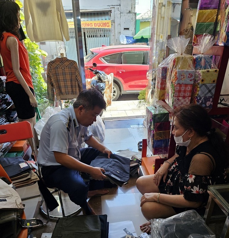 Bình Thuận: Xử phạt 8 cơ sở kinh doanh thời trang không rõ nguồn gốc, xuất xứ