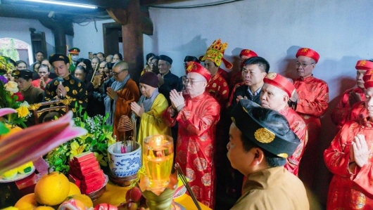 Lễ rước kiệu Ngọc Lộ - mở đầu cho Lễ hội Khai ấn Đền Trần xuân Giáp Thìn 2024