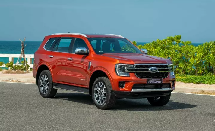 Ford Everest 2024 sắp dừng bán phiên bản màu Đỏ cam và Nâu