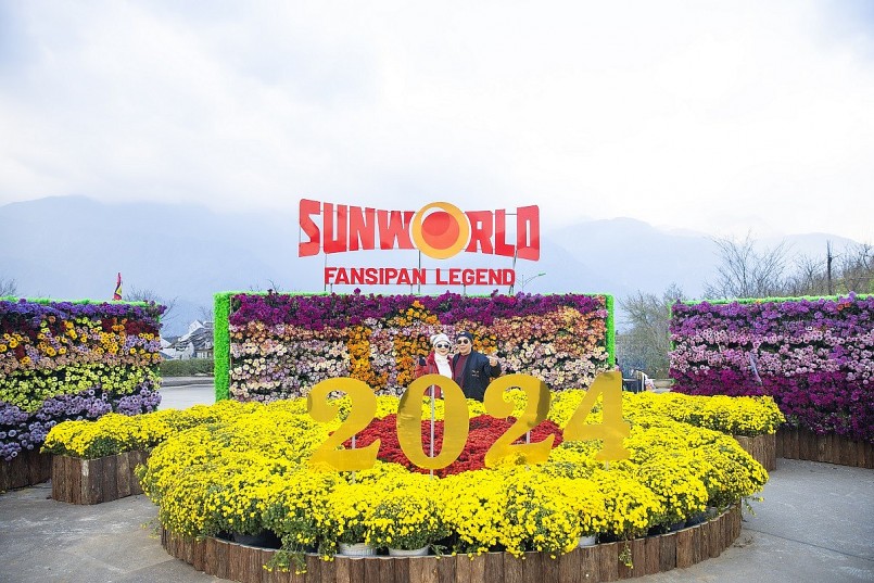 Nhiều du khách thích thú trải nghiệm du xuân tại Sa Pa, Hạ Long