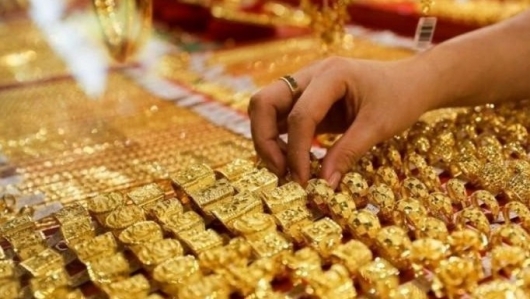 Giá vàng hôm nay 25/2/2024: Vàng trong nước tiến sát mức 79 triệu đồng/lượng