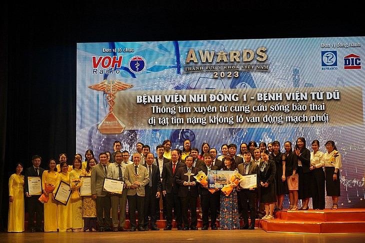 Thông tim trong bào thai đạt Giải thưởng Thành tựu y khoa Việt Nam 2023 - Ảnh: THU HIẾN