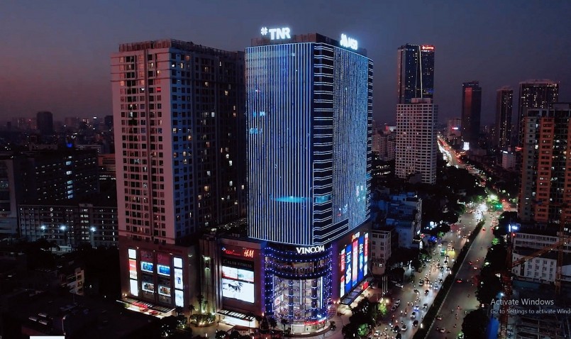 Cùng với nhiều địa điểm nổi tiếng trên thế giới, trong hai đêm 19 và 20/11 vừa qua, tòa nhà TNR Tower – trụ sở Tập đoàn TNG Holdings Vietnam thắp đèn màu xanh nhằm hưởng ứng Ngày Trẻ em thế giới 20/11.