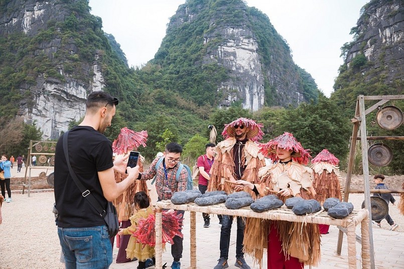 Ninh Bình trở thành điểm đến yêu thích của nhiều du khách quốc tế. 