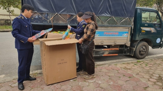 Lai Châu: Kiểm tra xe tải vận chuyển súng nhựa đồ chơi trẻ em không rõ nguồn gốc xuất xứ
